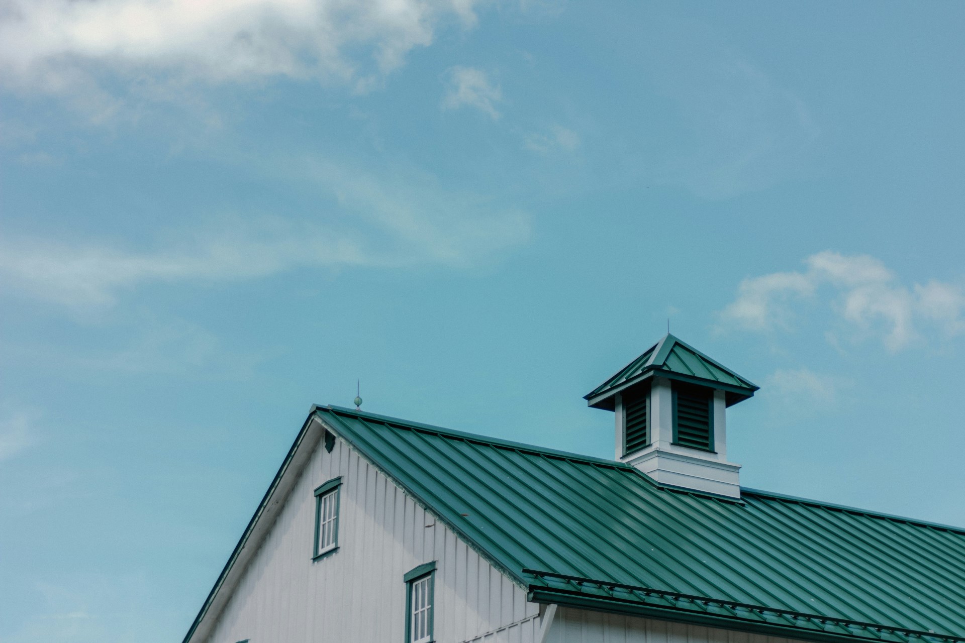 Dach mit Blech decken – Alles Wissenswerte für Ihr Projekt